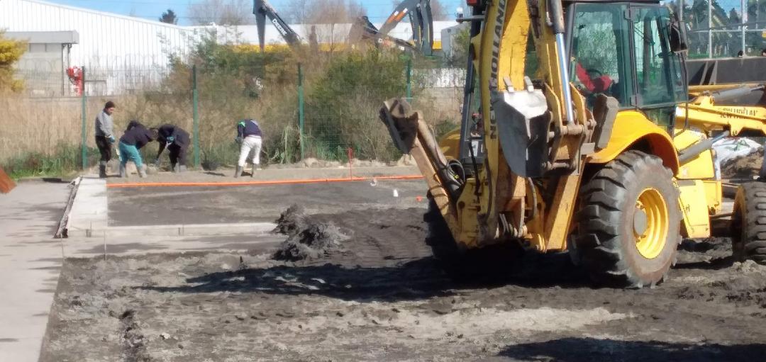 Obras de Infraestructura Vial con Retroexcavadora en Coronel